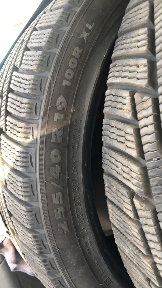 Продам шины зимние 255/40 R19