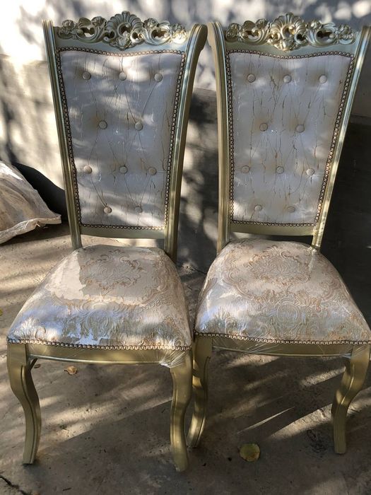 Yangi klassik stullar sotiladi