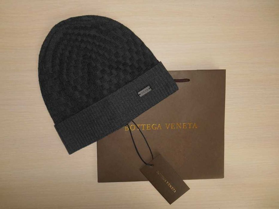 In stoc Pălărie de iarnă pentru bărbați Bottega Venetta 0145