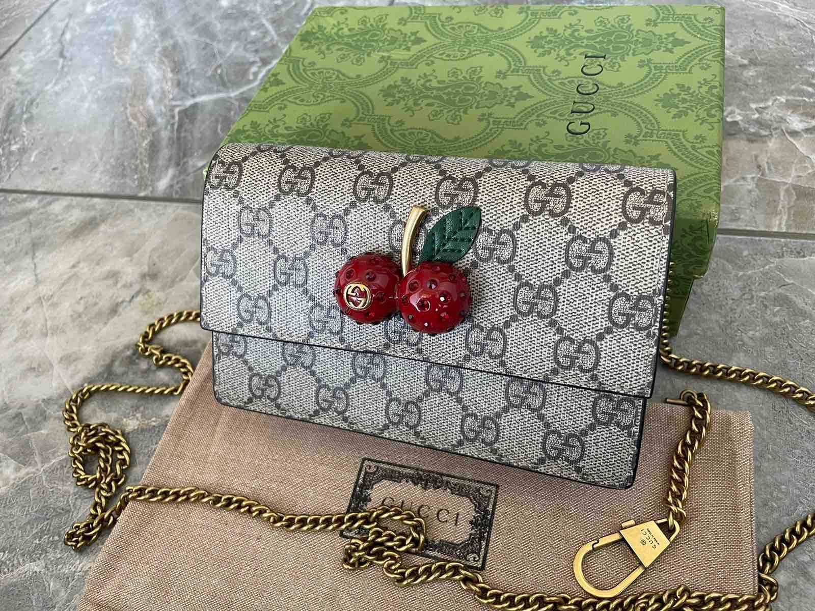 GUCCI Дамска мини Canvas чантичка Гучи Supreme с Черешки Автентична