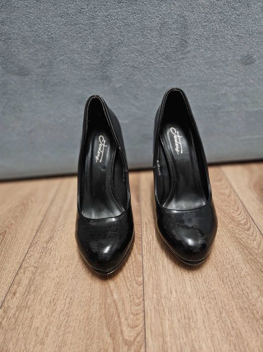 Обувки висок ток