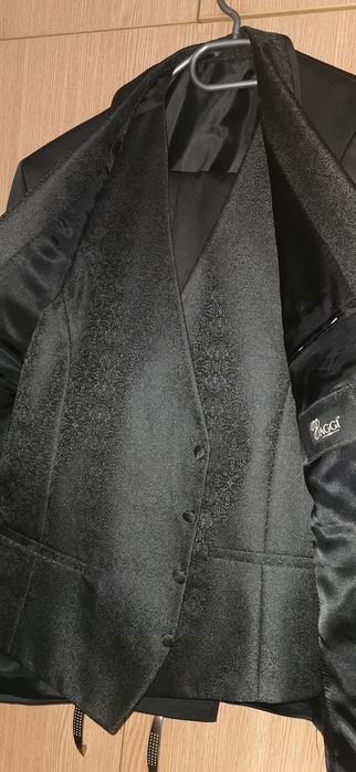Vând costum 54 un M