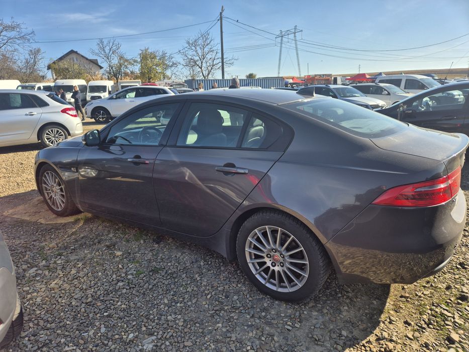 Jaguar XE  2.0 diesel 180 CP  cutie automată  2015