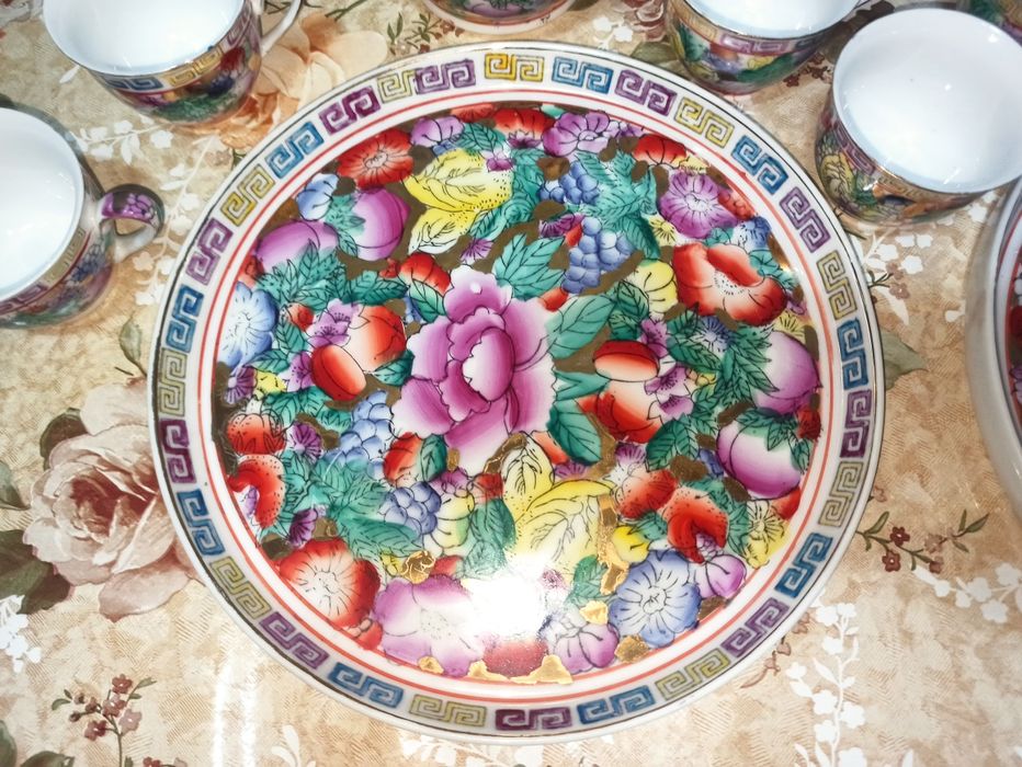 Продам китайские сервизы в идеальном состоянии