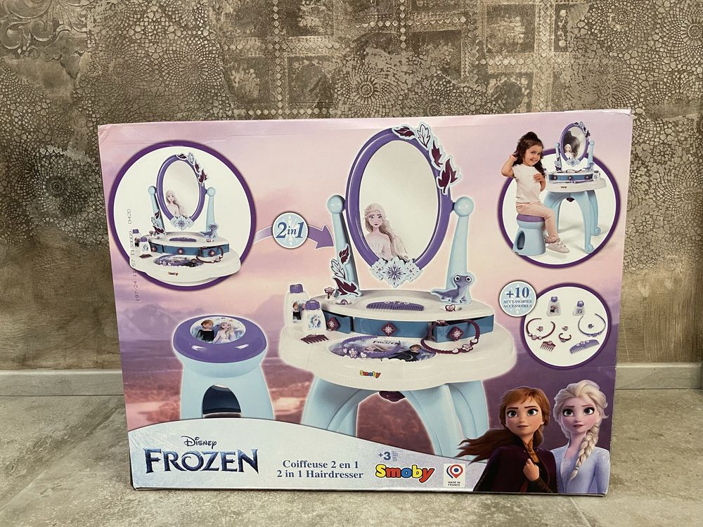 Тоалетка за разкрасяване Frozen с Елза и Ана. Неразпечатана!