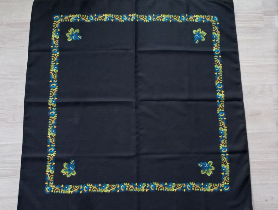 Batic/naframa traditionala neagra/rosie