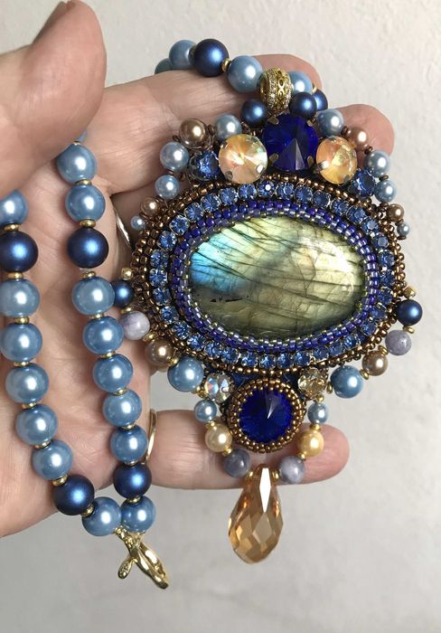 Colier handmade cu piatra labradorit si perle de sidef