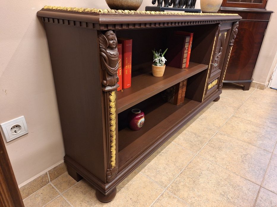 Комод, скрин, библиотека с богата дърворезба