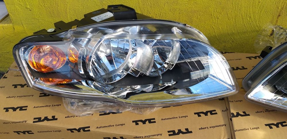 Audi A 4 , B 7 фар Ауди А4 фарове нови Н7 + Н7 /04 г.-08 г./