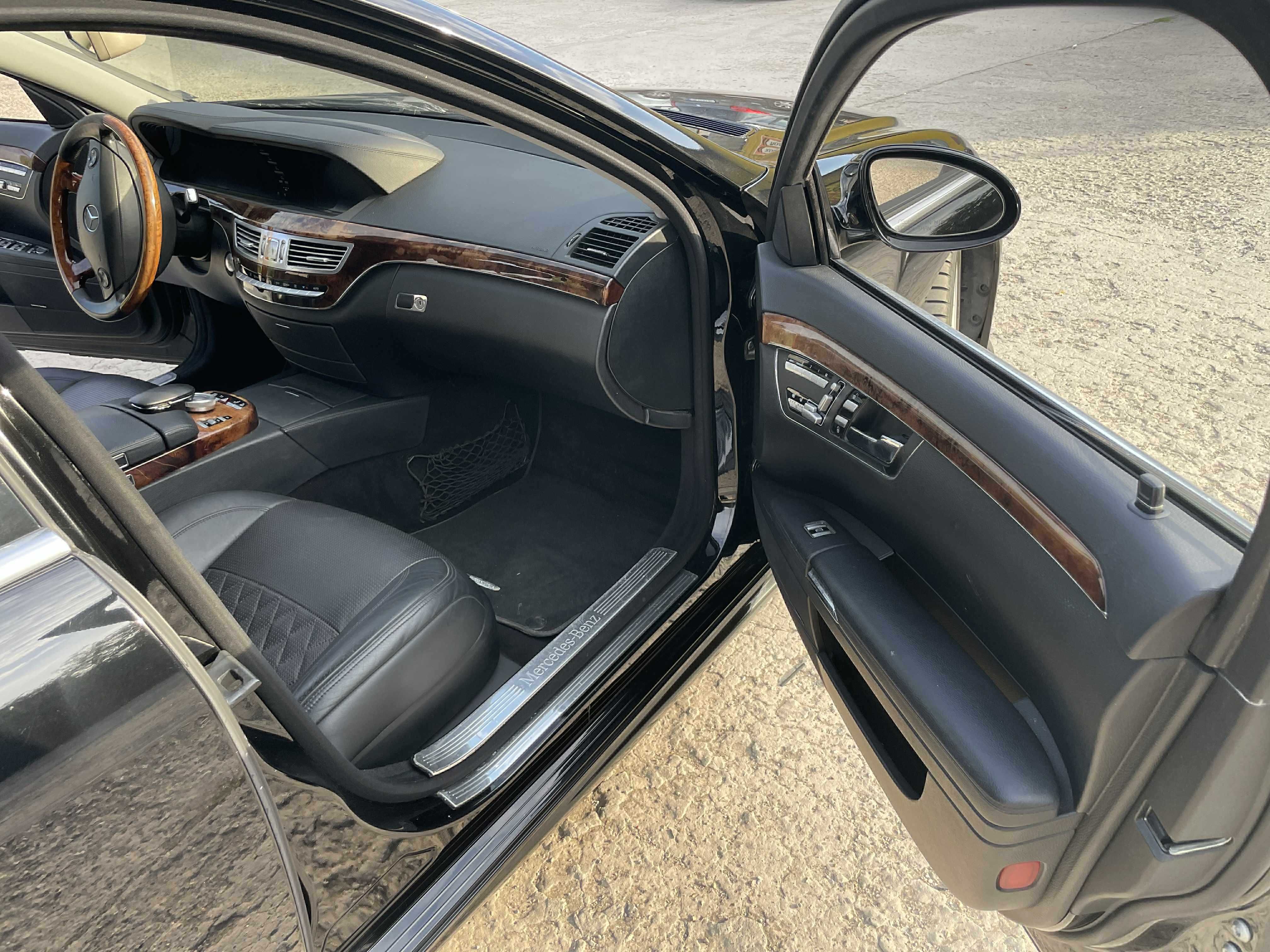 Mercedes-Benz S550