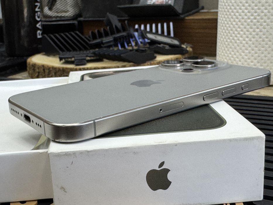 iPhone 15 Pro Natural Titanium