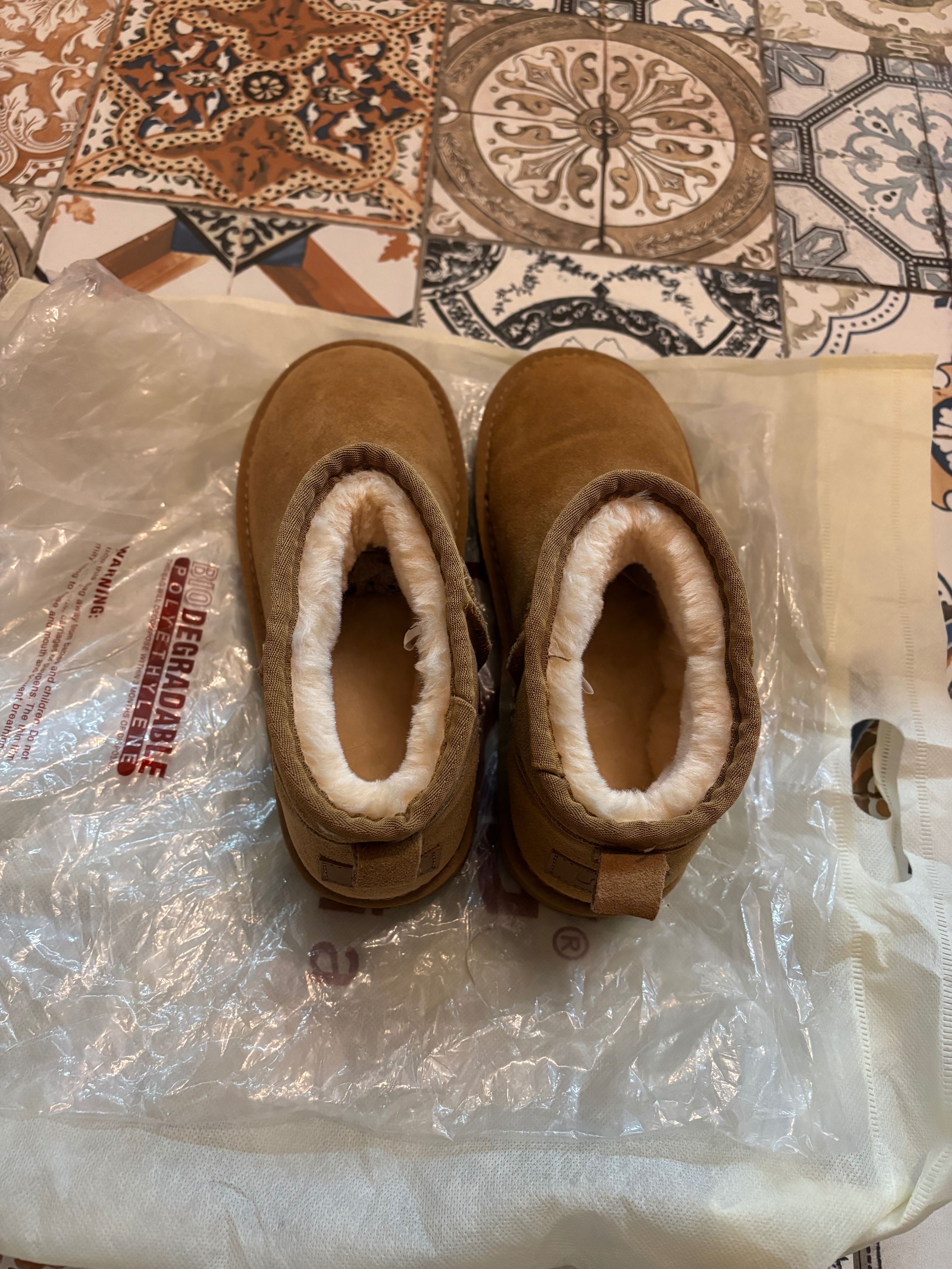 Боти - UGG Mini, чисто нови , р-р 37