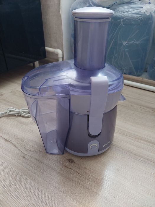 Соковыжималка Vitek.
