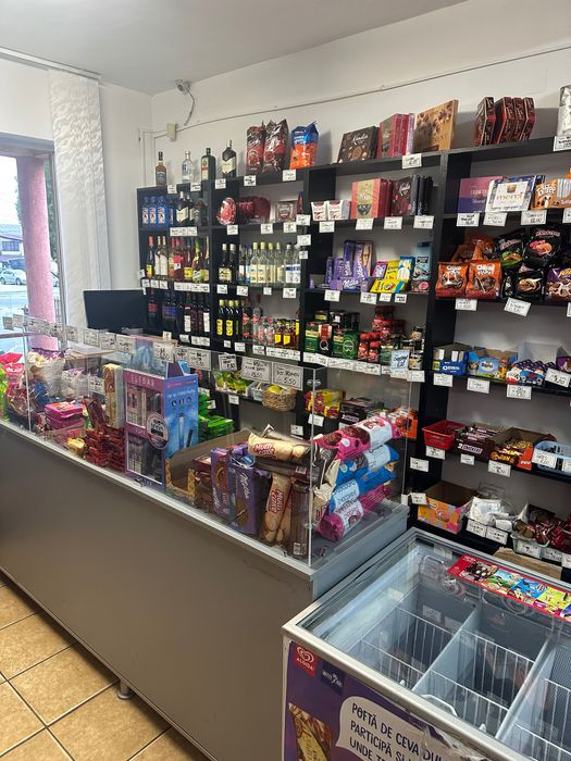 Vând magazin alimentar