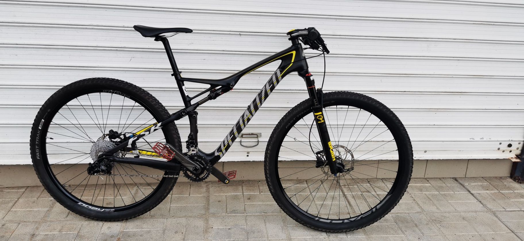 Карбонов велосипед 29 цола Specialized колело