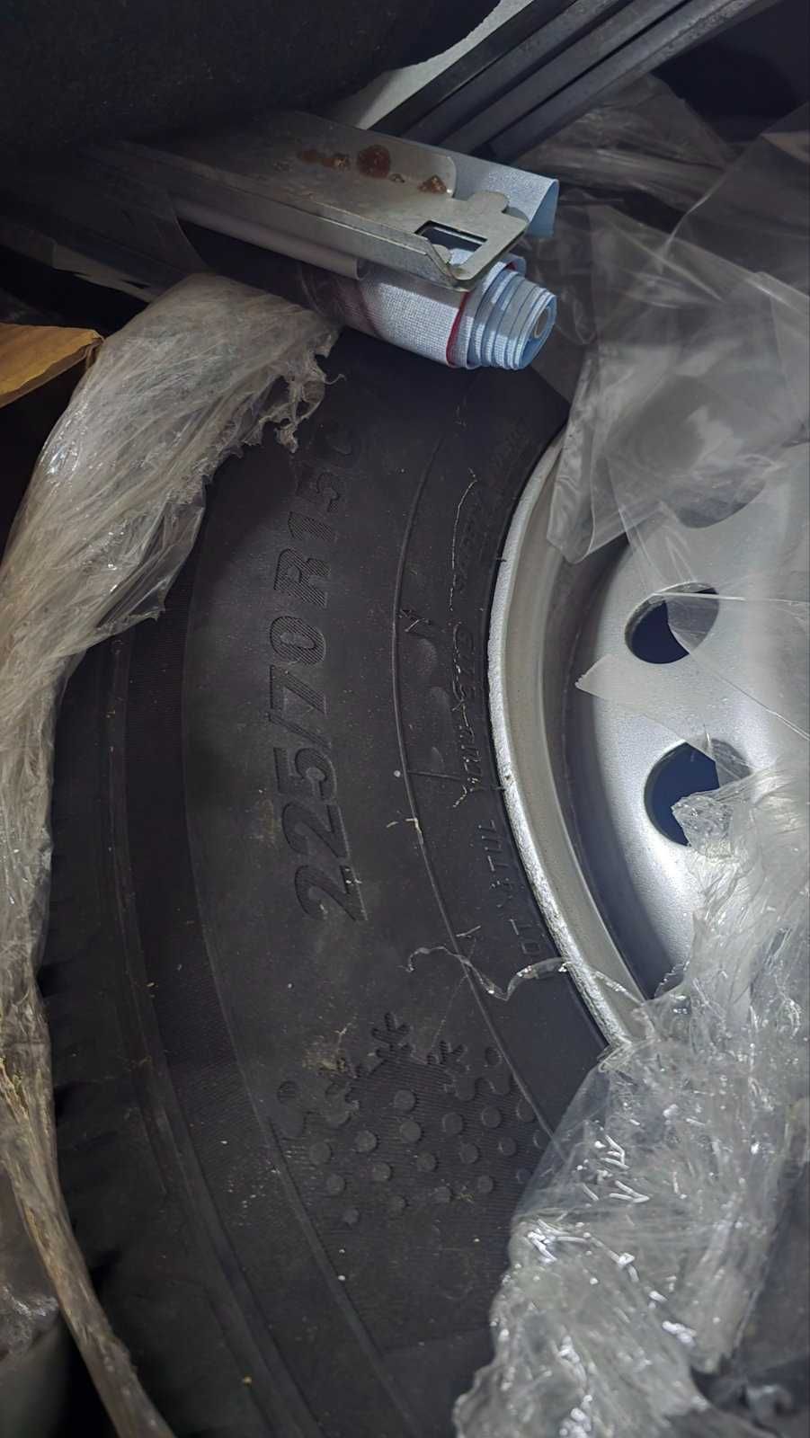 Продавам 3 комплекта гуми