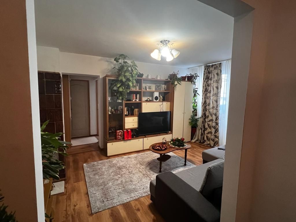 Vând apartament 3 camere Cobadin- Constanta