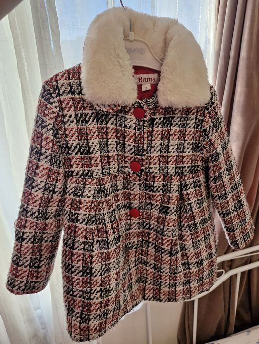 Детско палтенце с пухена якичка