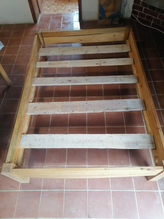 Легло спалня от масив дърво