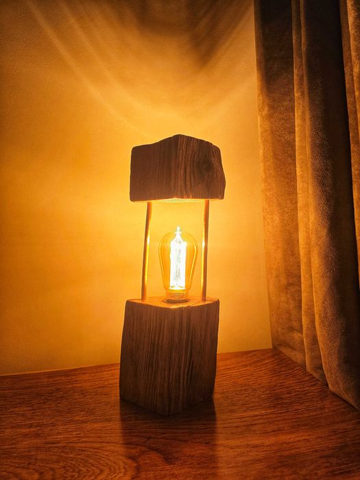 Lampă birou decorativă din lemn masiv de stejar cu bec Edison vintage