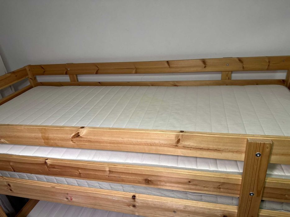 Se vinde pat suprapus/supraetajat copii Ikea