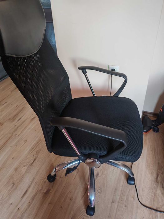 СПЕШНО! Офис стол.