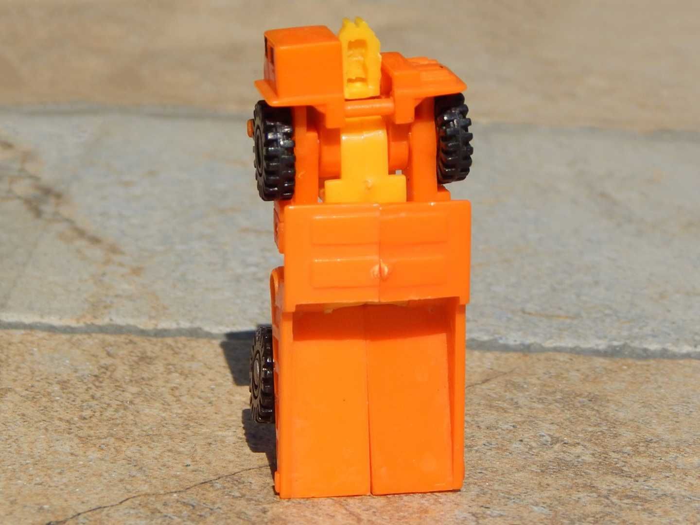 Jucarie robot Transformers basculanta camion cariera