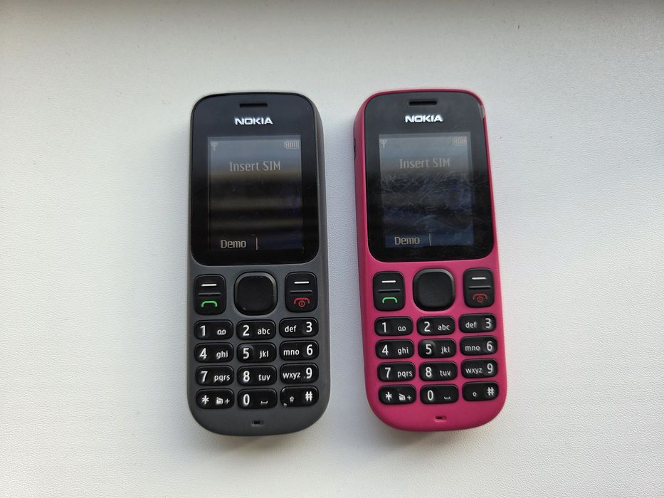 Nokia 100 - telefon simplu cu butoane