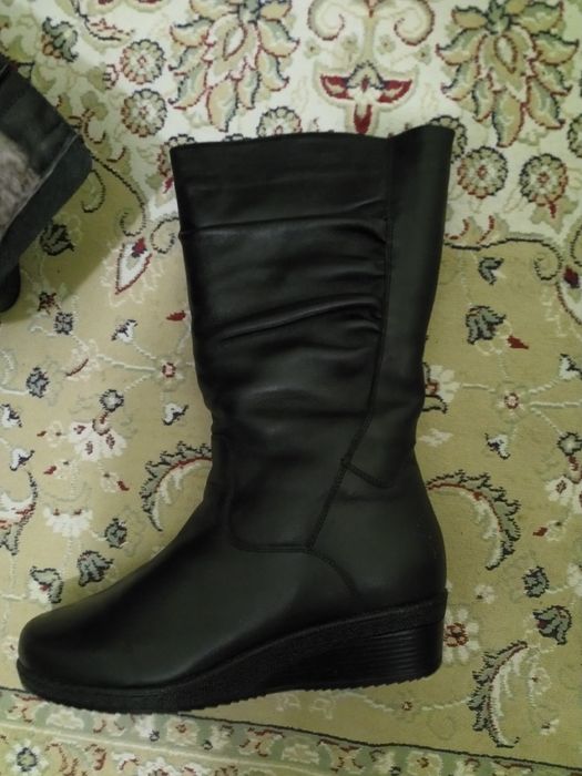 Продам Женские зимние сапоги.