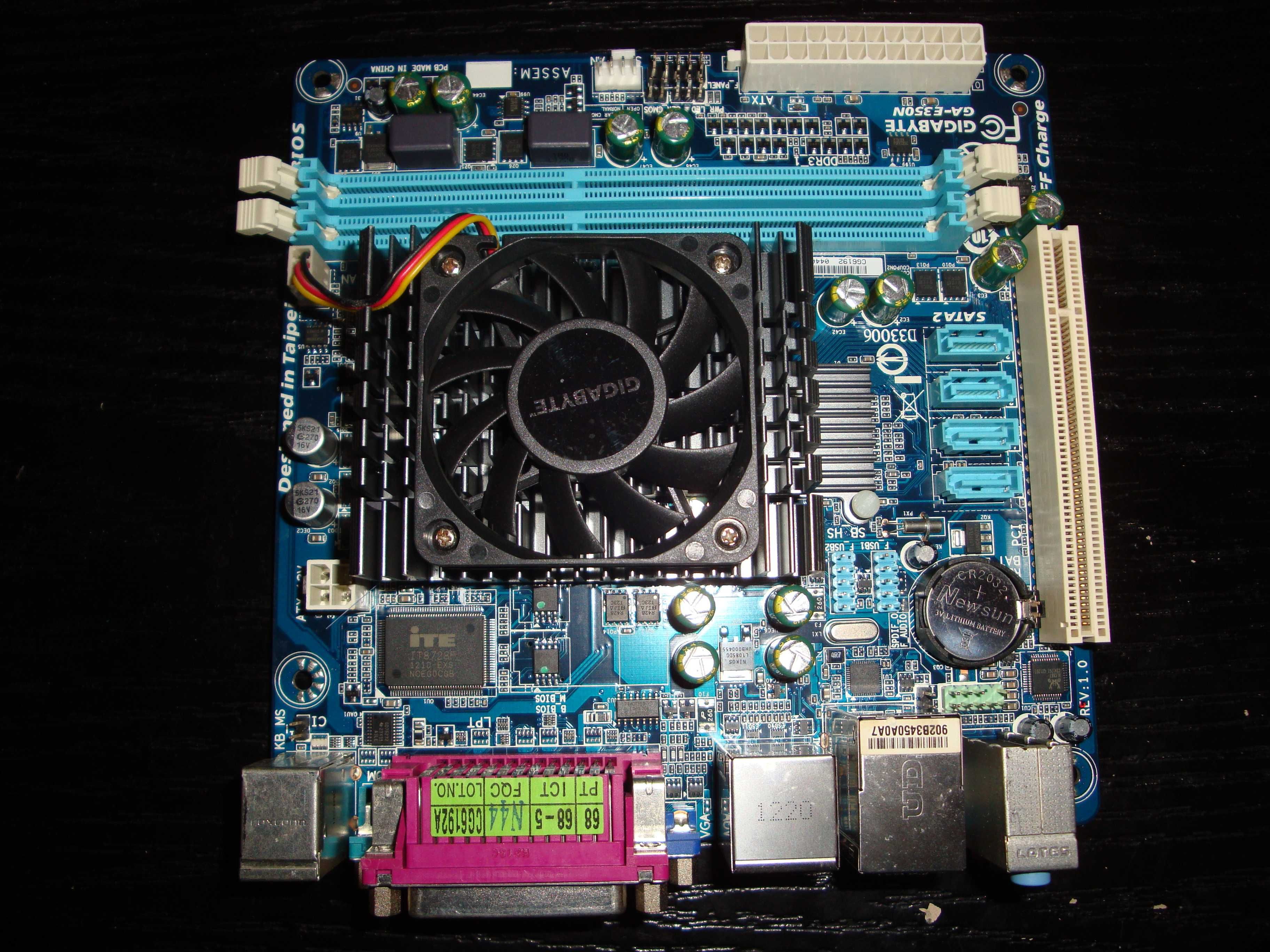 Placa de baza Gigabyte mini iTX GA-E350N AMD 18W TDP