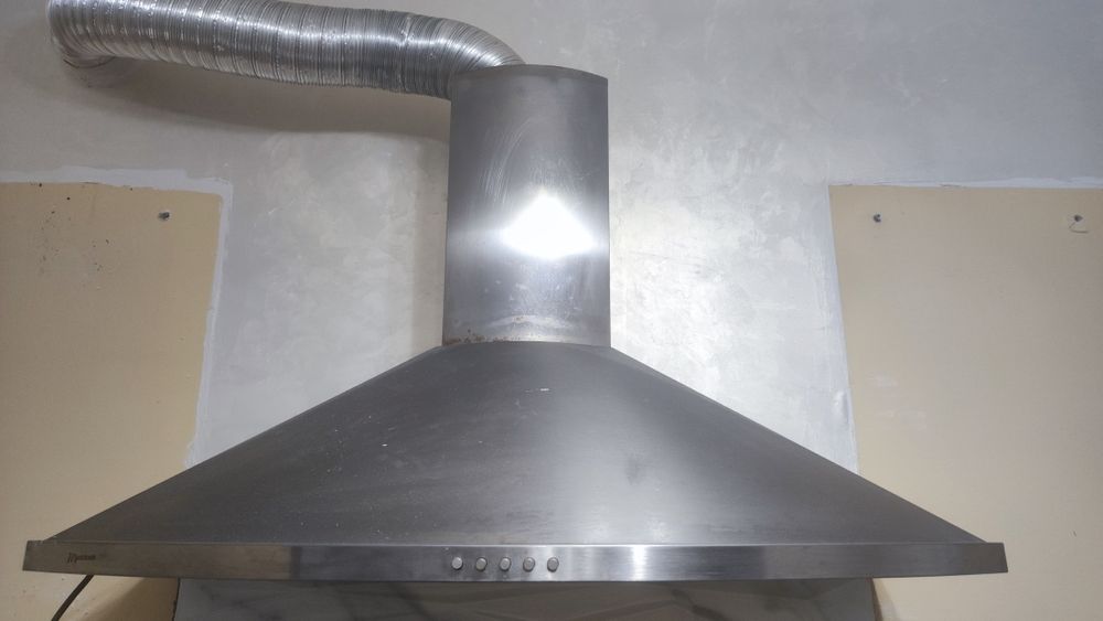 Продам вытежку  фирмы "mastercoor", рабочая, в хорошем состоянии , мощ