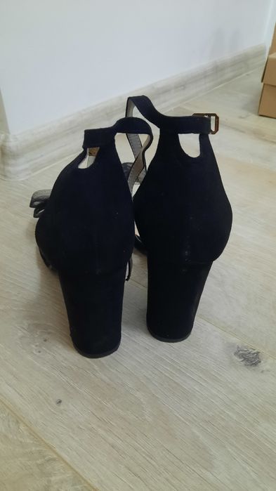 Pantofi negri eleganti