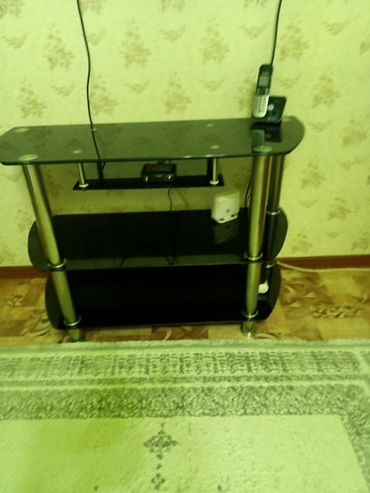 Продам тумбу под телевизор