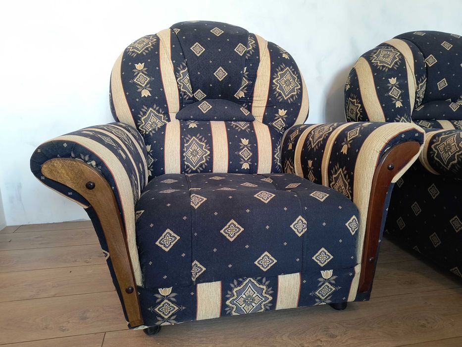 Холна гарнитура. Диван, 2 фотьойла, 2 табуретки, дървена конструкция