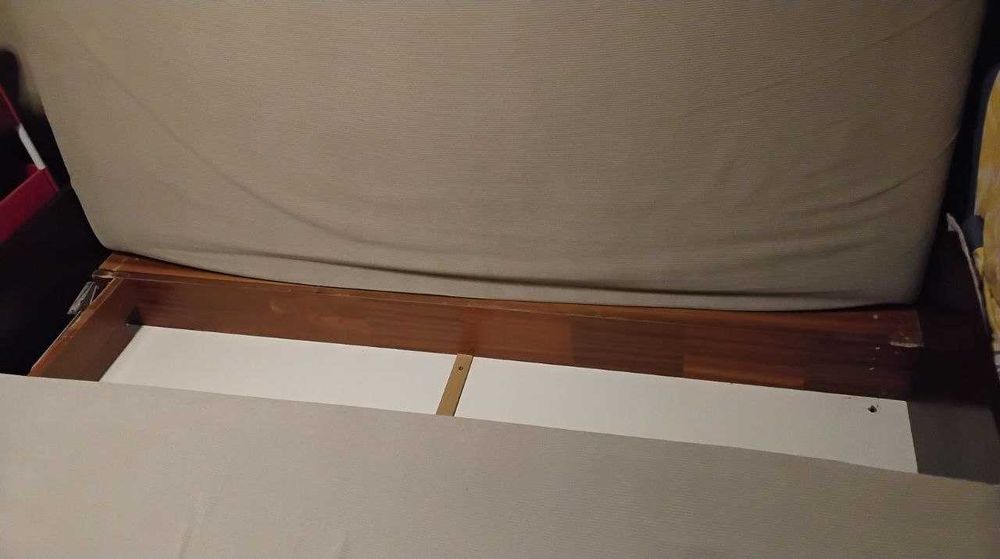 Диван раскладной ( два матраса с чехлами)