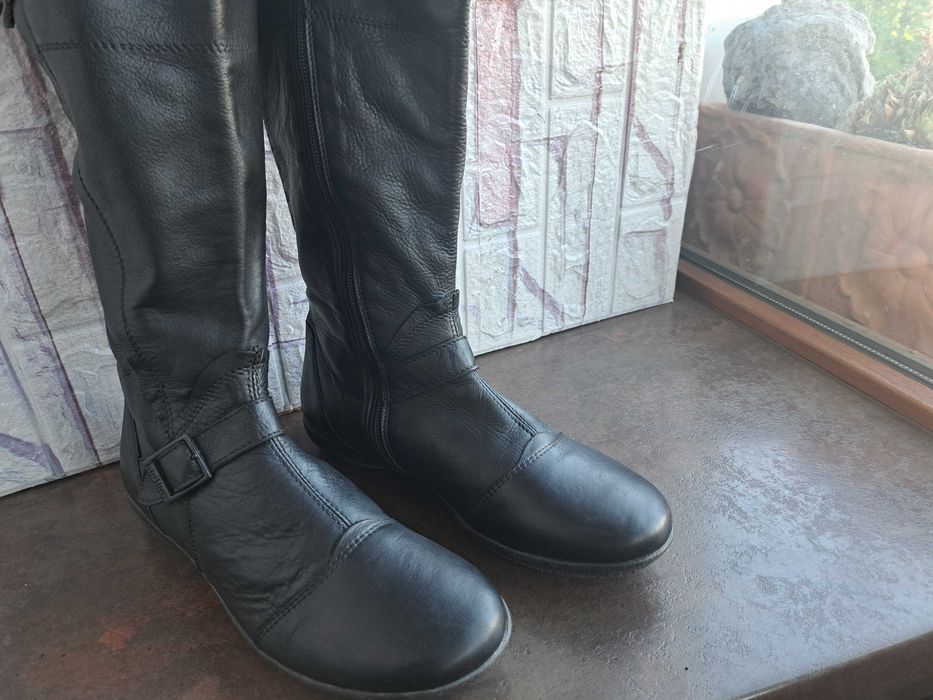 дамски ботуши,зимни обувки,кожени черни боти номер40