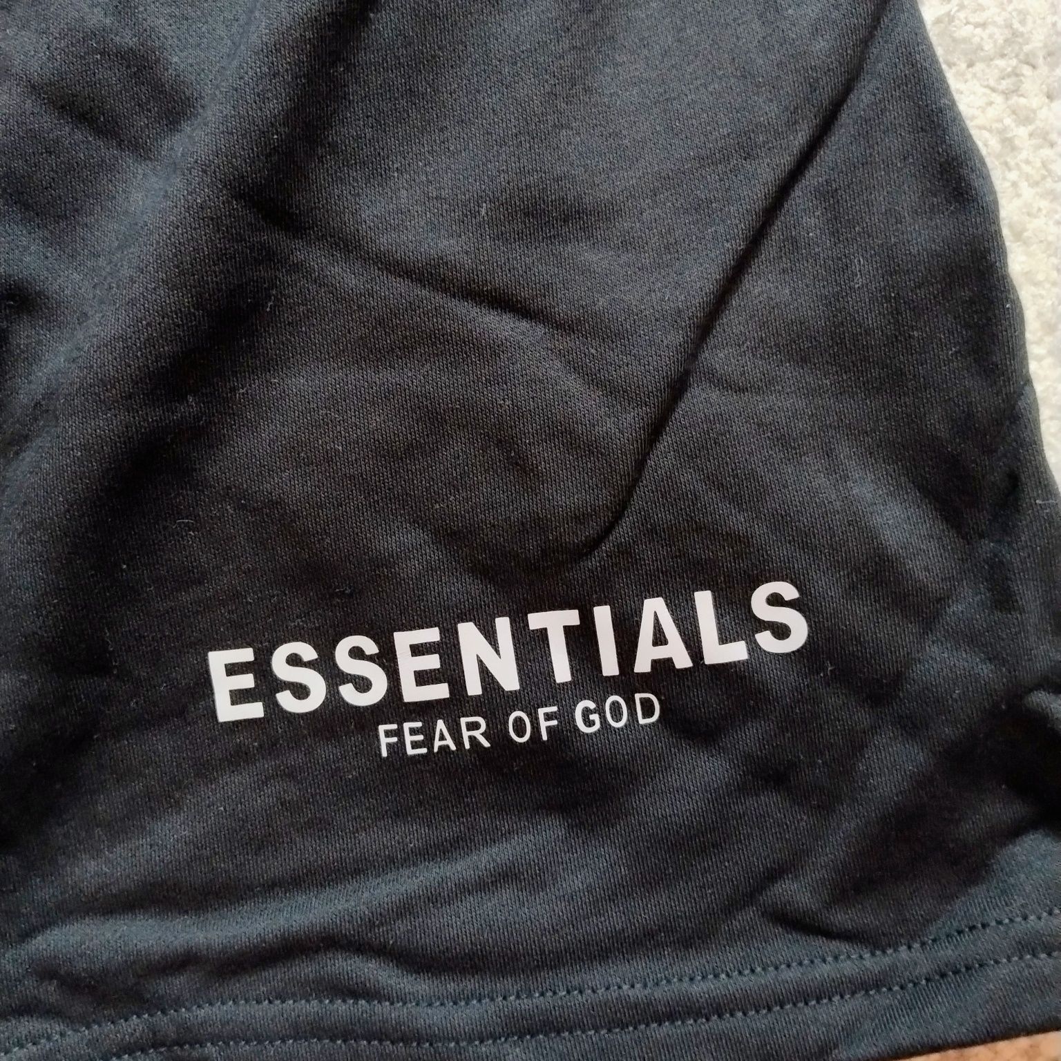Pantaloni scurți Essentials (L) Brand New With Tags
