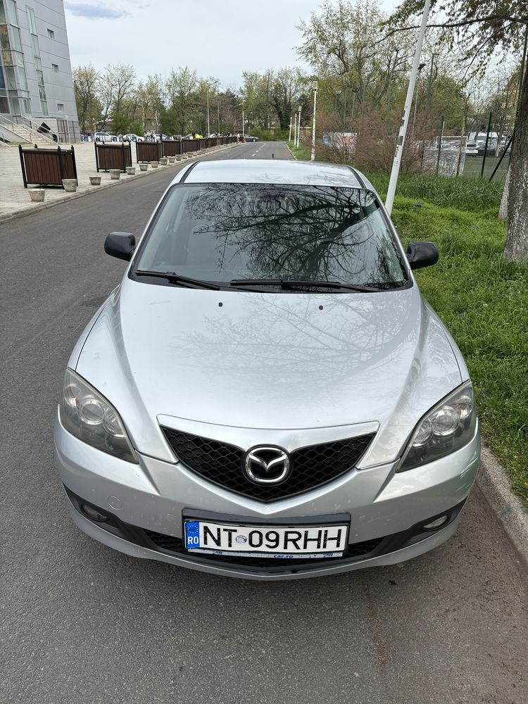 Mazda 3 benzina 1.4, 2008 + cauciucuri iarna Kumho