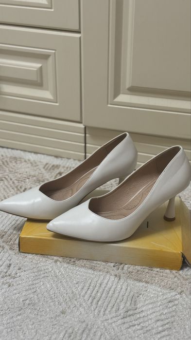 Продам Белые туфли