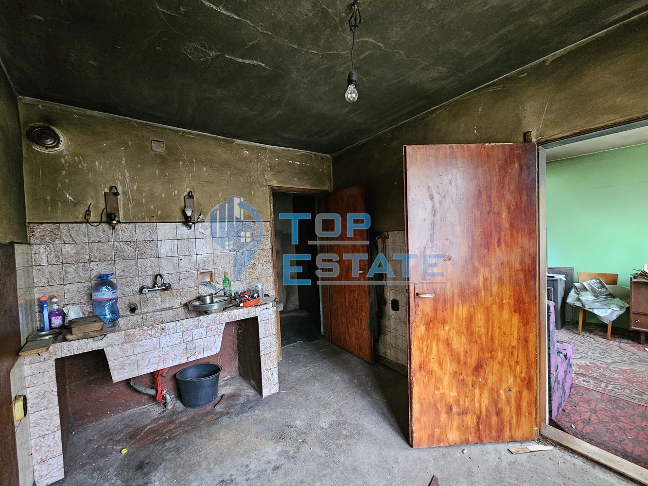 Едноетажна тухлена къща с двор в град Горна Оряховица