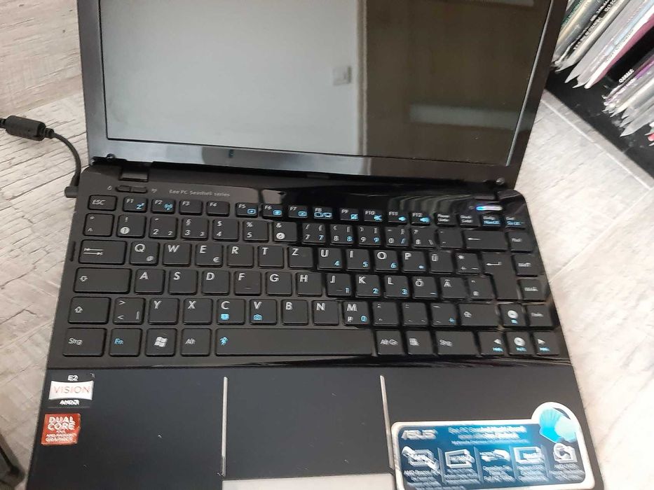Mini laptopuri ASUS (X206H si Eee PC) cu defecte