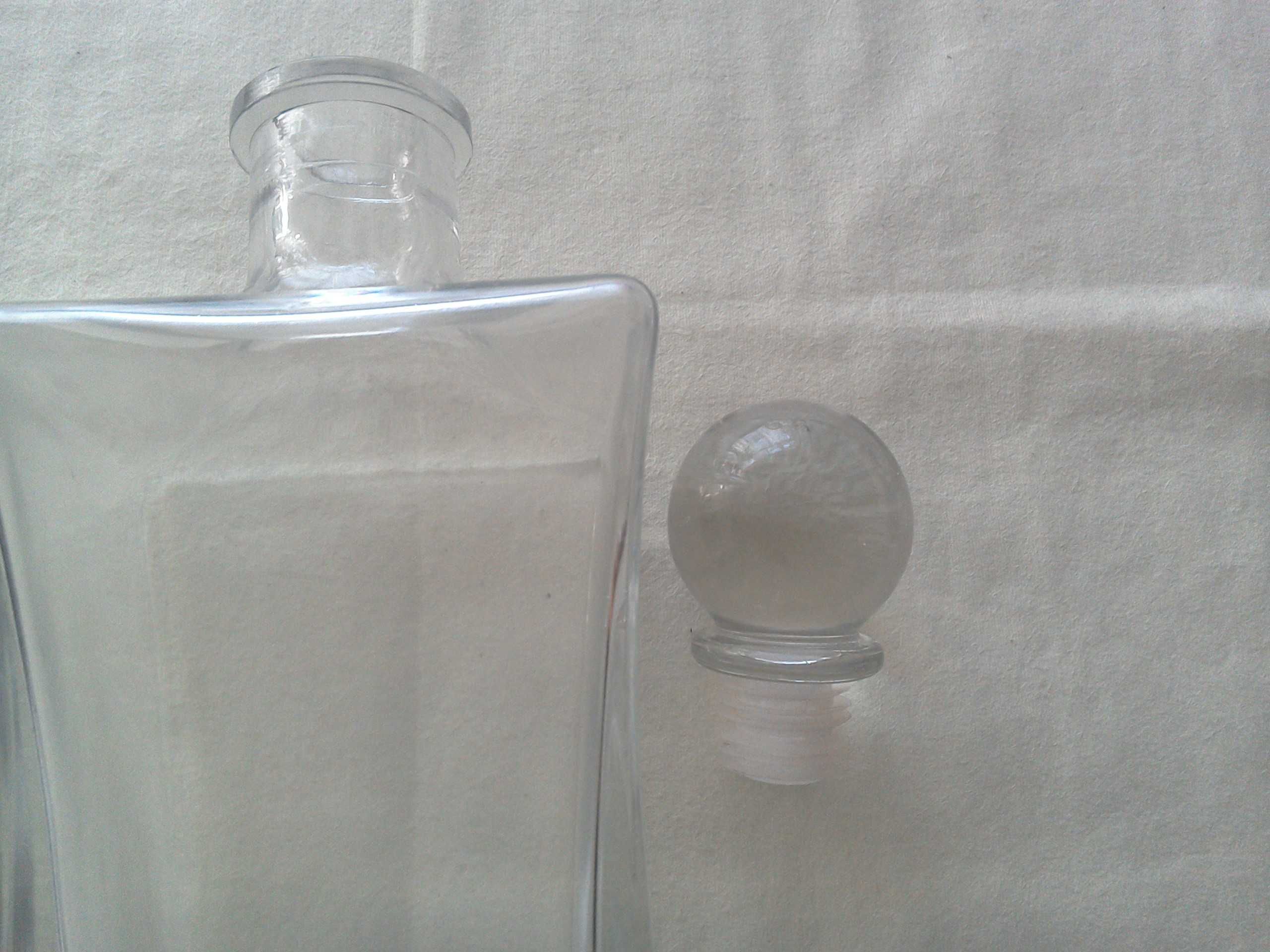Sticlă decantor cristal gros - 700 ml, formă artdeco, 24 cm cu dop