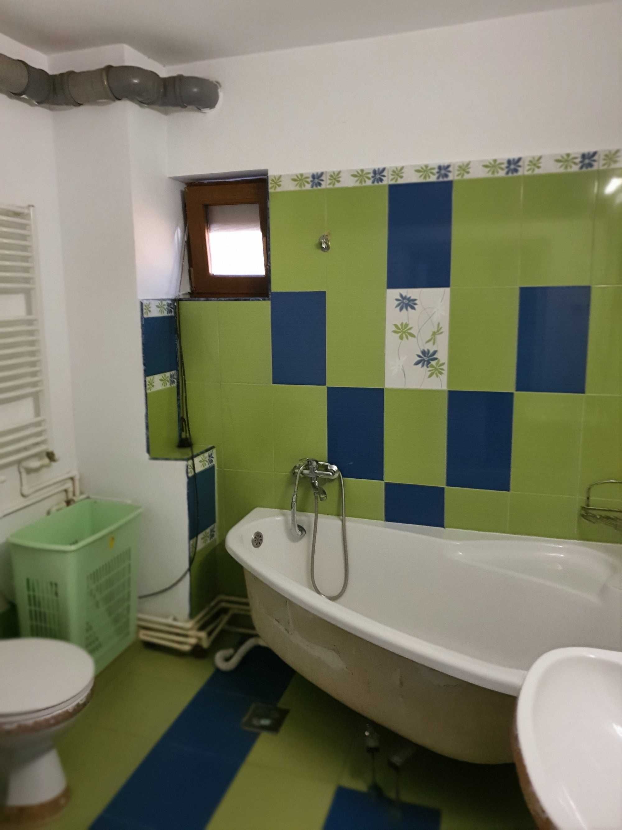 Proprietar vand apartament 2 camere , str.  Minerva