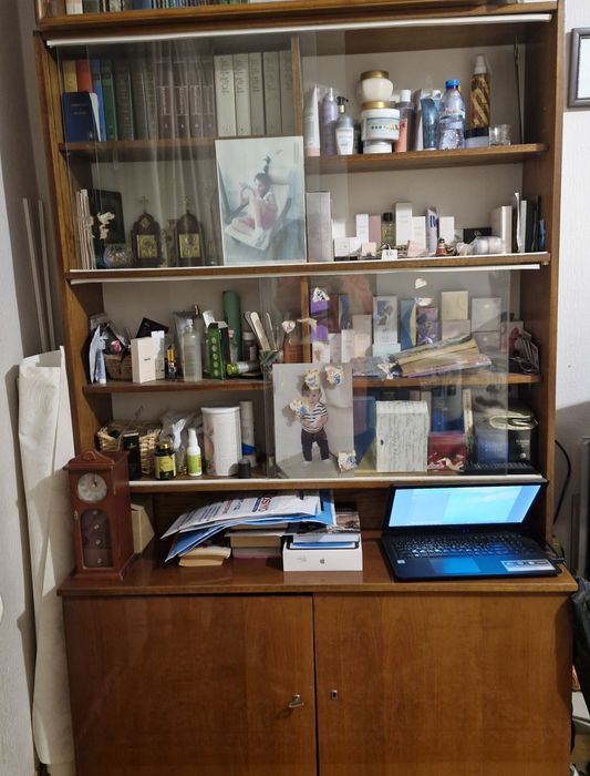 Шкаф для книг с тумбой внизу