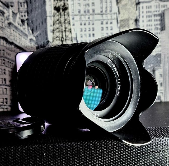 Nikon D5000 + обектив Nikon 18-55mm DX