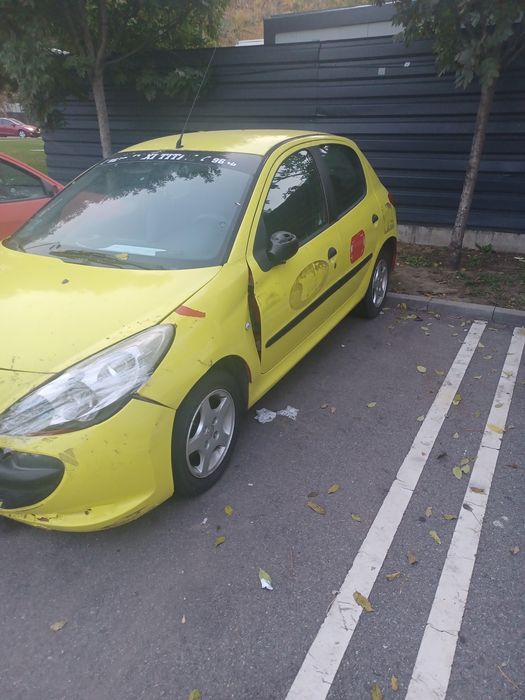 Peugeot 206+ a făcut 8 luni  taxi dar prețul e imbatabil