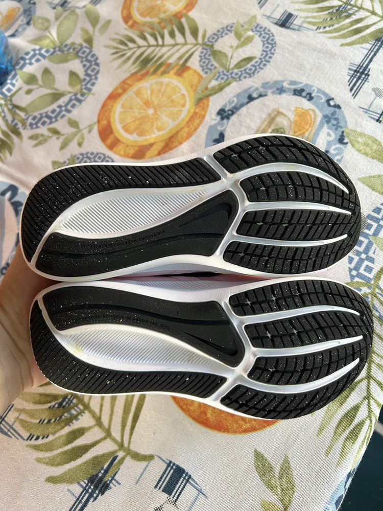 Маратонки nike р-р 30