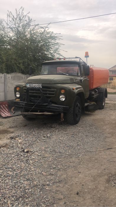 Зил 130, водовоз, трактор имется щетка, чистка и поливка