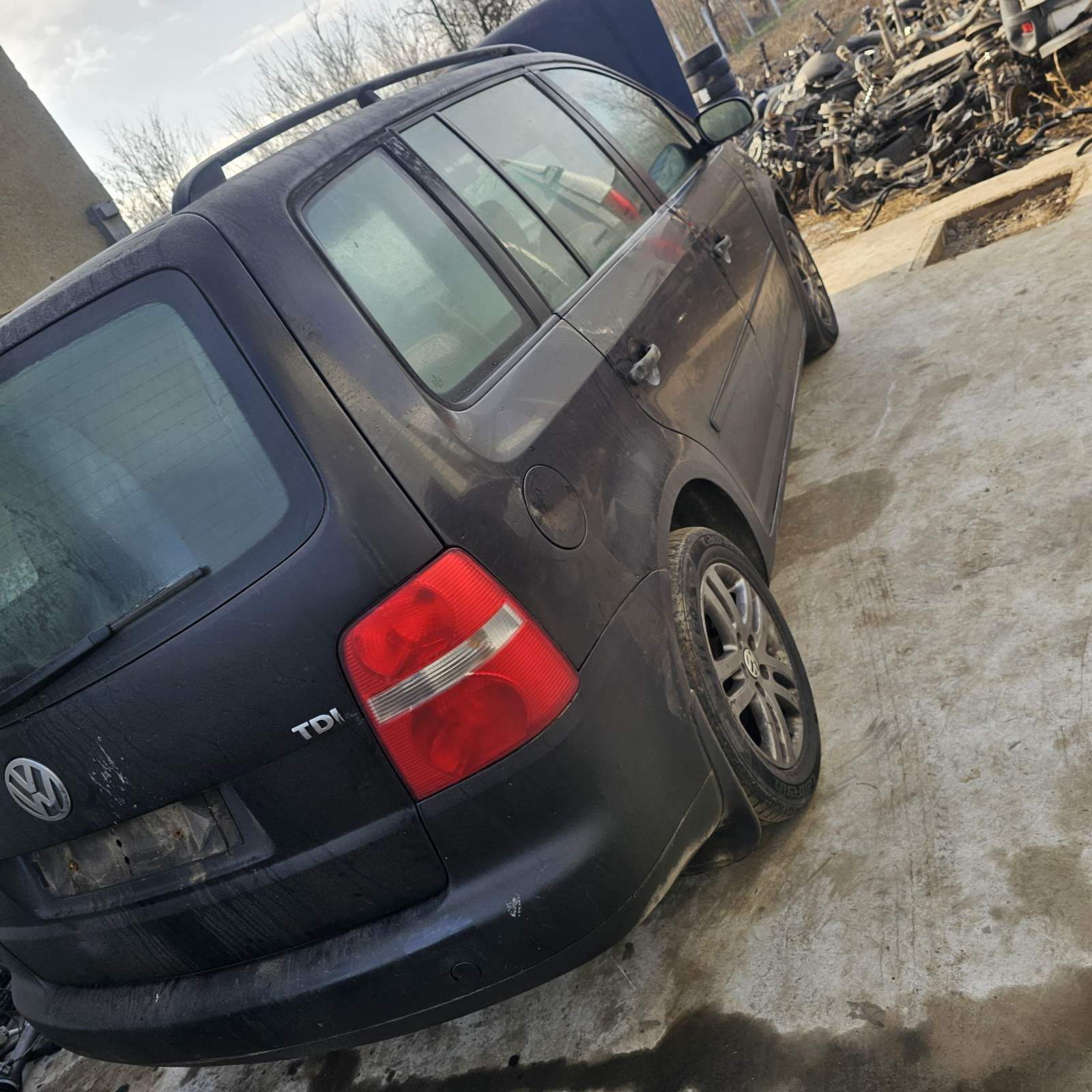 Продавам VW Touran 1.9 105кс.   
както и всякакви други коли на ЧАСТИ