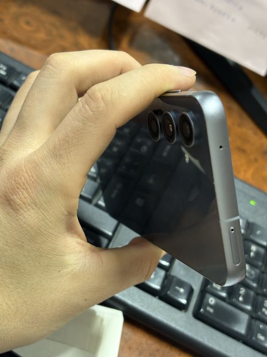 Samsung Galaxy S 23 FE идеал холатда